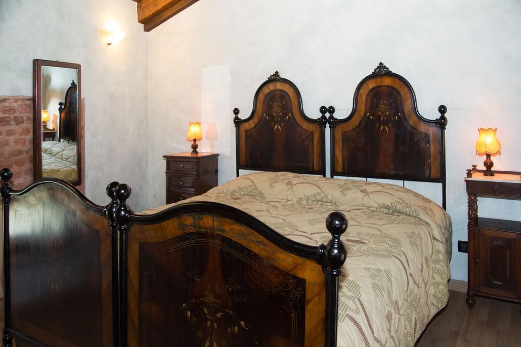 Casa Del Grande Vecchio Bed & Breakfast Airasca Rom bilde